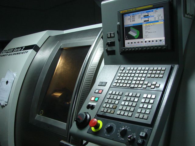 CNC-Drehmaschine mit Fräsbearbeitung der Firma P.P.H.U. ZURMET